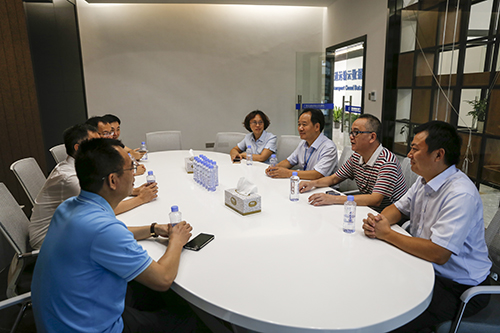 开展座谈交流.jpg