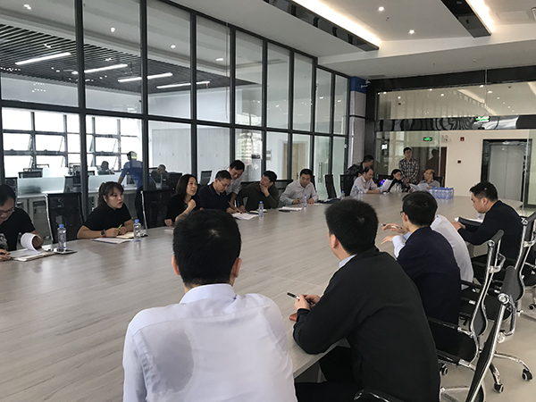 考察团与公司的大数据团队进行座谈交流.jpg