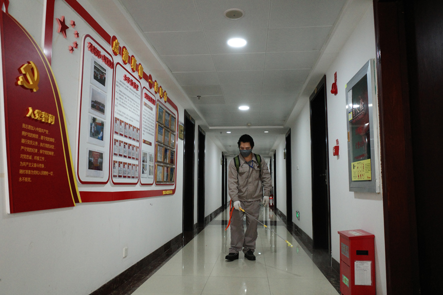 2月2日下午，主要办公区域进行防疫消杀 (1).jpg